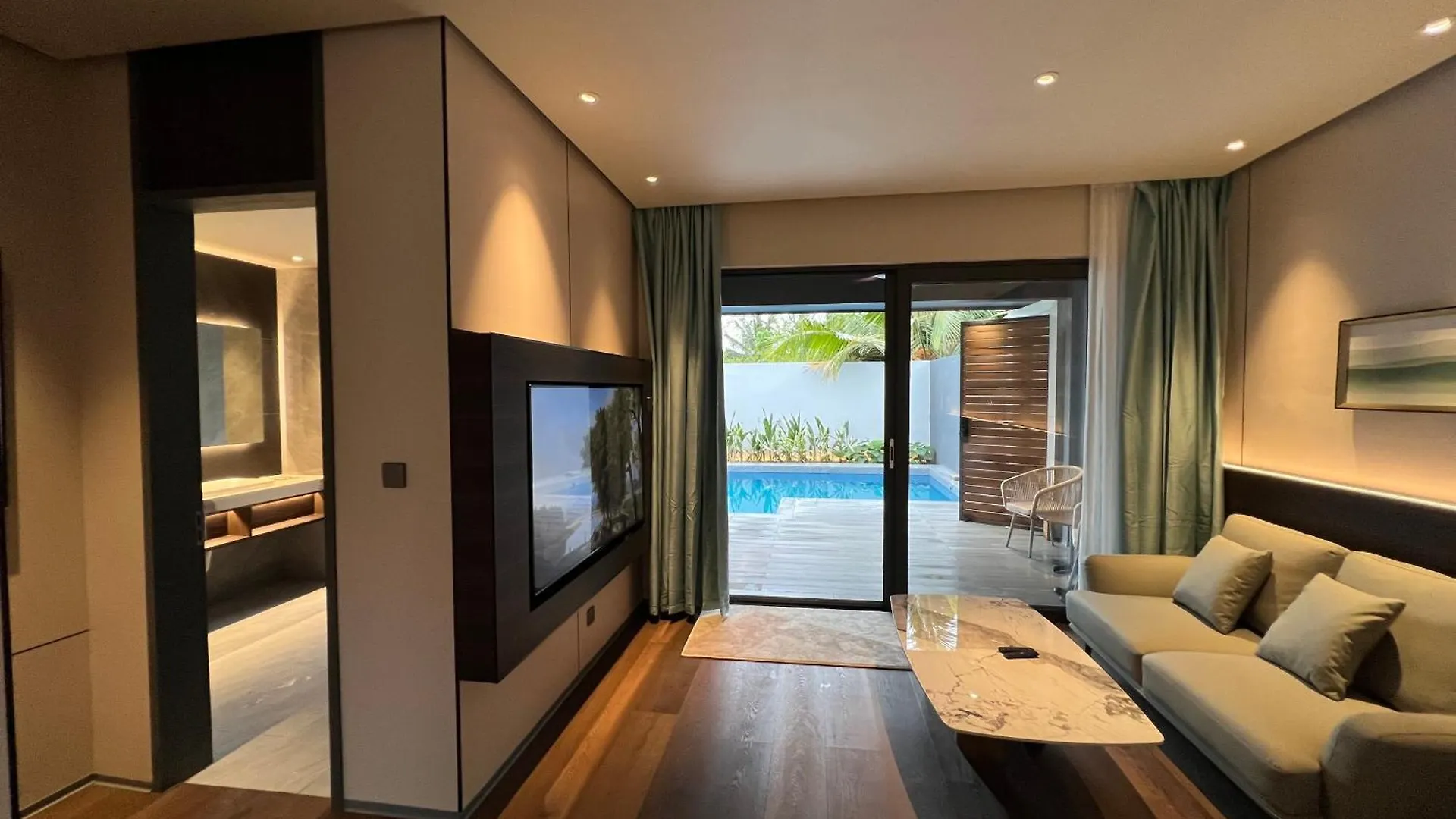 Looma Private Pool Villas Пантай-Сенанг